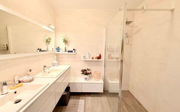 Appartement à vendre    3 pièces • 66,11 m2 Bordeaux