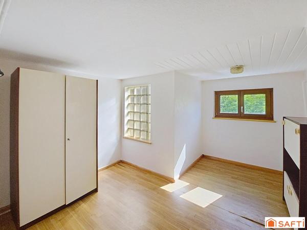 GROS POTENTIEL – MAISON + DÉPENDANCES – POSSIBILITÉ DE CRÉER PLUSIEURS LOGEMENTS – PROCHE SUISSE