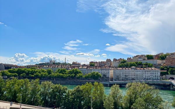 Appartement à vendre    6 pièces • 189,01 m2 Lyon 6