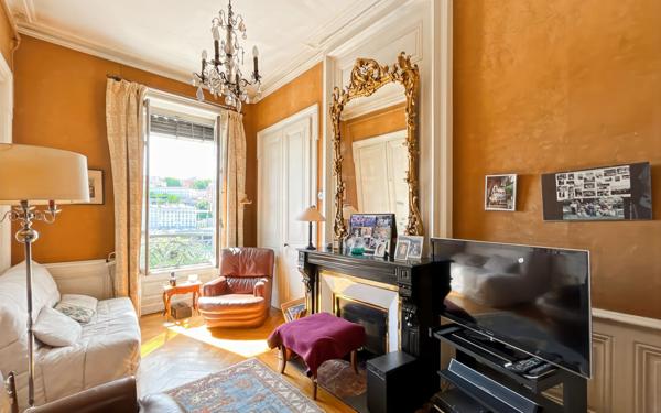 Appartement à vendre    6 pièces • 189,01 m2 Lyon 6