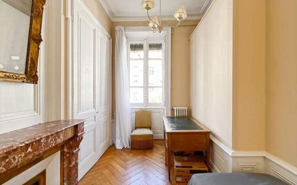 Appartement à vendre    6 pièces • 189,01 m2 Lyon 6