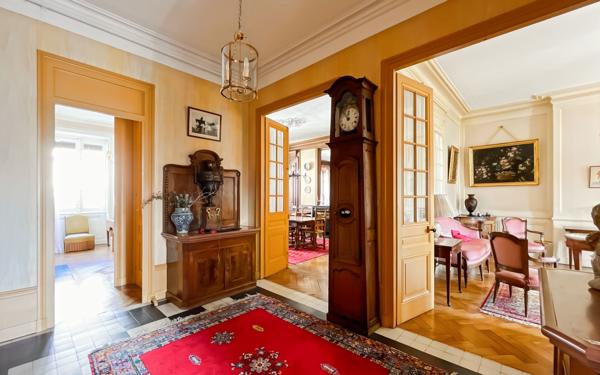 Appartement à vendre    6 pièces • 189,01 m2 Lyon 6