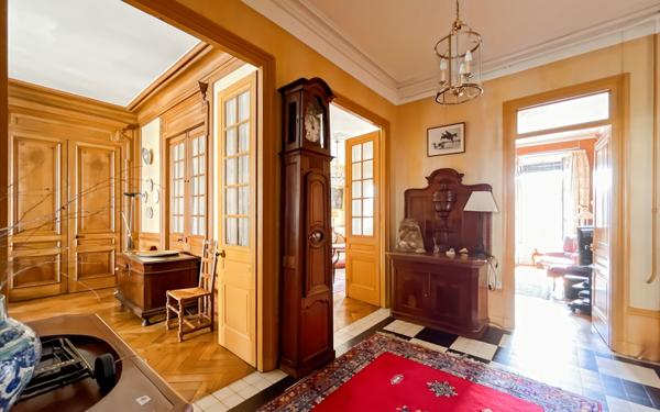 Appartement à vendre    6 pièces • 189,01 m2 Lyon 6