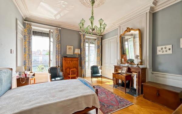 Appartement à vendre    6 pièces • 189,01 m2 Lyon 6