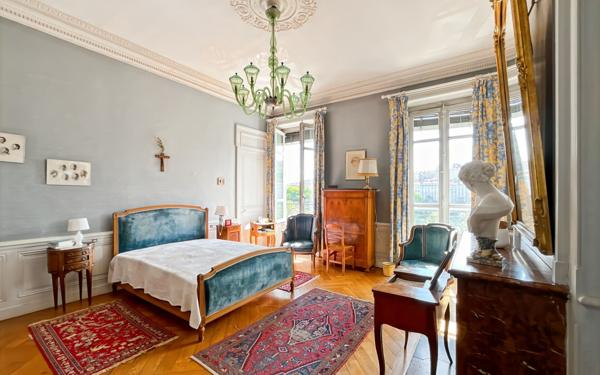 Appartement à vendre    6 pièces • 189,01 m2 Lyon 6
