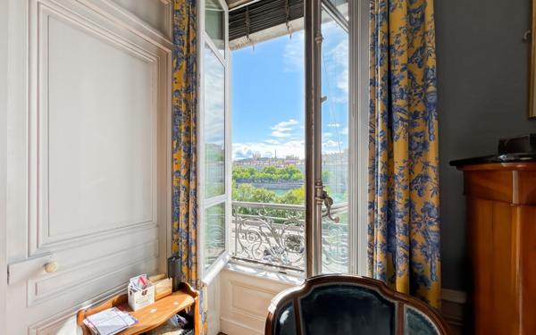 Appartement à vendre    6 pièces • 189,01 m2 Lyon 6