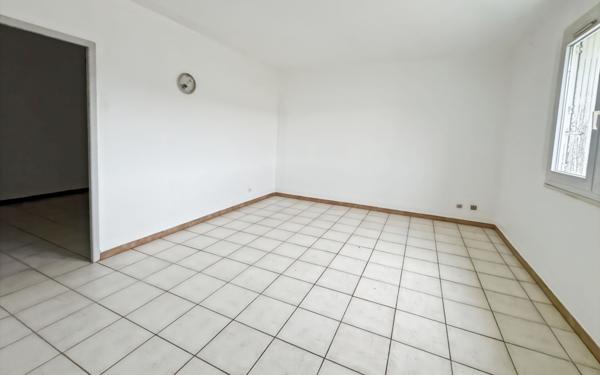 Immeuble à vendre    22 pièces • 560 m2 Saint-Uze