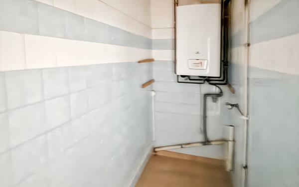 Immeuble à vendre    22 pièces • 560 m2 Saint-Uze