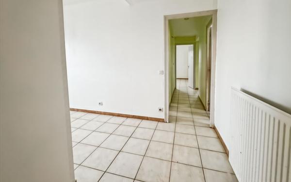 Immeuble à vendre    22 pièces • 560 m2 Saint-Uze