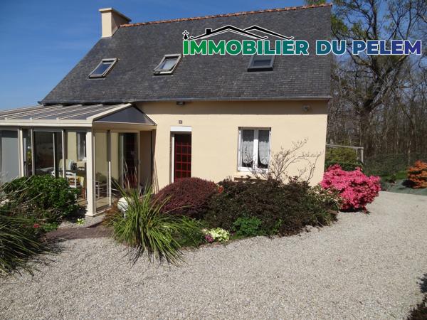 Rostrenen (22110) Maison 91 m² avec logement indépendant, jardin et deux garages – Rostrenen