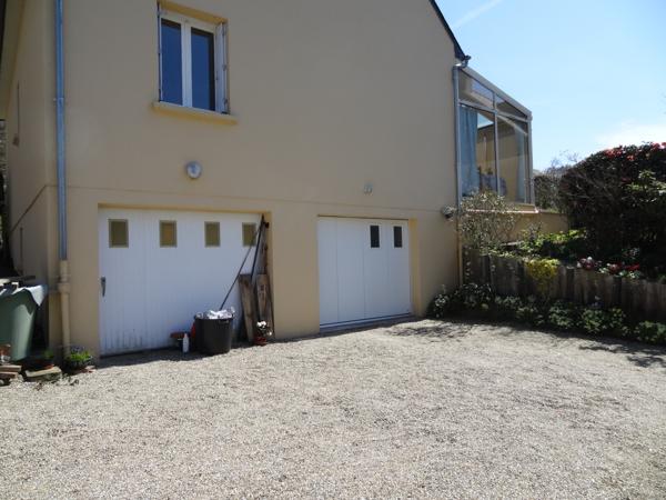 Rostrenen (22110) Maison 91 m² avec logement indépendant, jardin et deux garages – Rostrenen