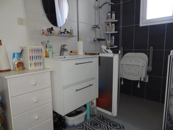 Rostrenen (22110) Maison 91 m² avec logement indépendant, jardin et deux garages – Rostrenen