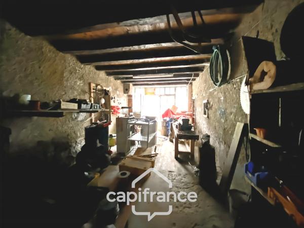 Maison à vendre 4 pièces VAL SURAN - 1.1 hectare de terrain