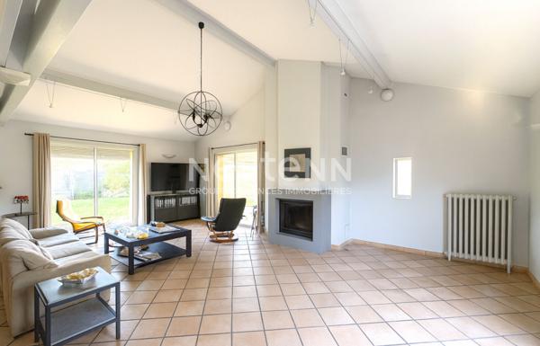 Maison de charme à vendre à Charbonnières-les-Bains - 5 pièces, beau jardin