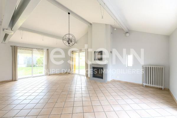 Maison de charme à vendre à Charbonnières-les-Bains - 5 pièces, beau jardin