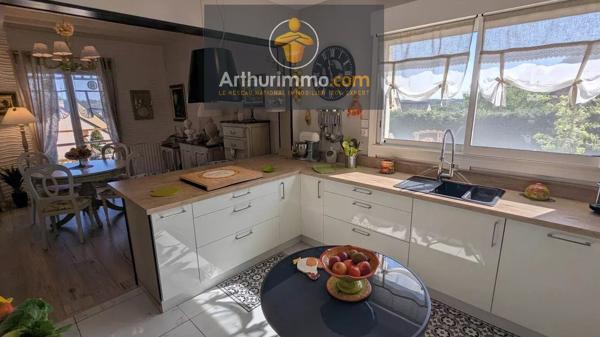 Vente                                                      Maison
                        
                     5 pièces                      152 m2                     à Ploërmel