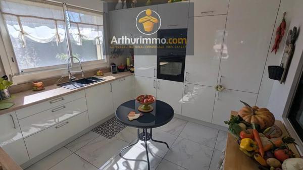 Vente                                                      Maison
                        
                     5 pièces                      152 m2                     à Ploërmel