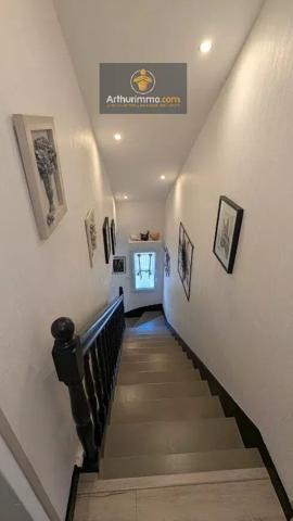 Vente                                                      Maison
                        
                     5 pièces                      152 m2                     à Ploërmel