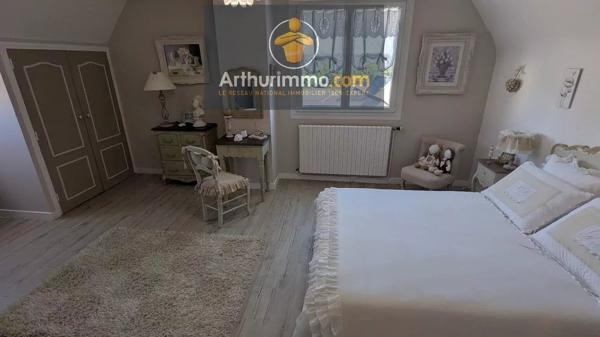 Vente                                                      Maison
                        
                     5 pièces                      152 m2                     à Ploërmel