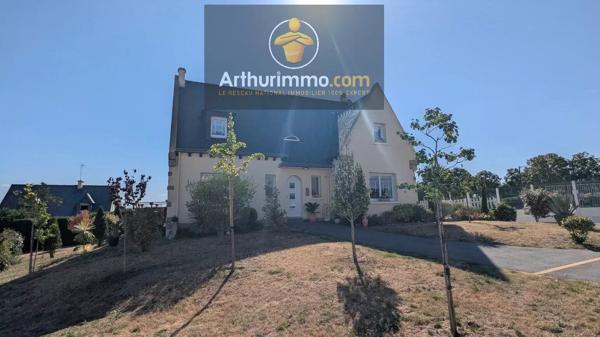 Vente                                                      Maison
                        
                     5 pièces                      152 m2                     à Ploërmel
