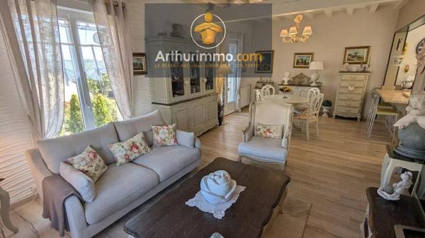 Vente                                                      Maison
                        
                     5 pièces                      152 m2                     à Ploërmel