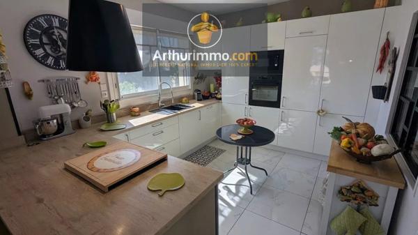 Vente                                                      Maison
                        
                     5 pièces                      152 m2                     à Ploërmel