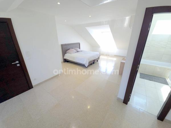 Bonneuil sur Marne - Maison de 7 pièces / 5 Chambres - 276m2 - Terrain 303m2 - 935 000 € FAI