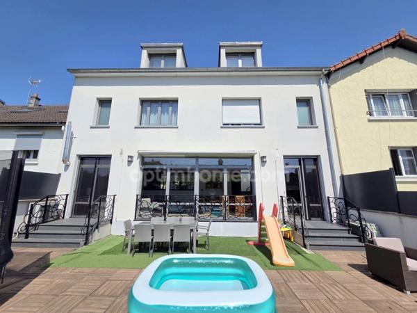 Bonneuil sur Marne - Maison de 7 pièces / 5 Chambres - 276m2 - Terrain 303m2 - 935 000 € FAI