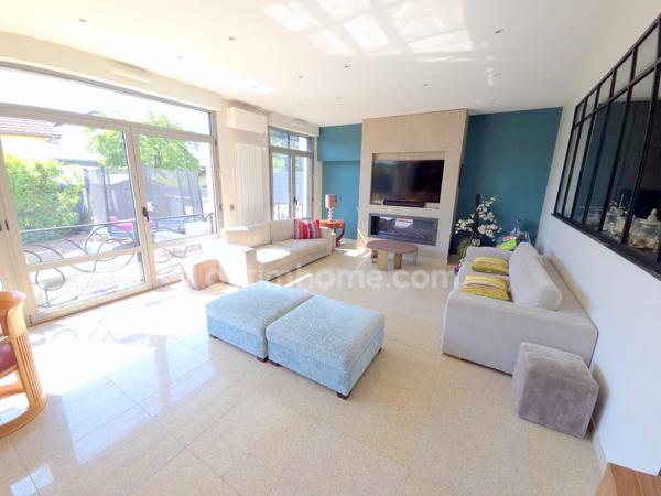 Bonneuil sur Marne - Maison de 7 pièces / 5 Chambres - 276m2 - Terrain 303m2 - 935 000 € FAI