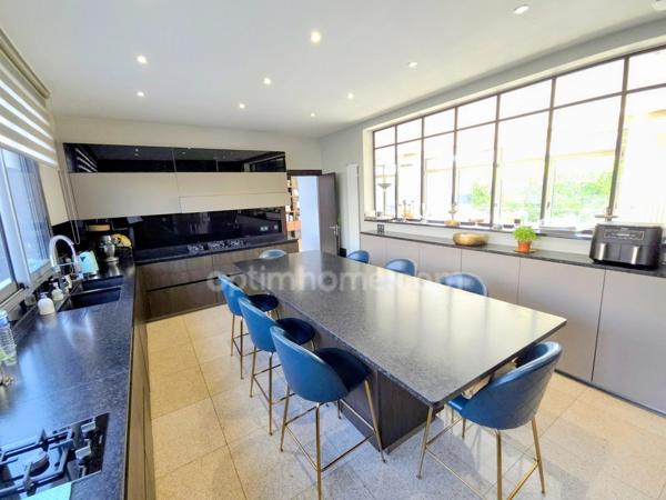 Bonneuil sur Marne - Maison de 7 pièces / 5 Chambres - 276m2 - Terrain 303m2 - 935 000 € FAI