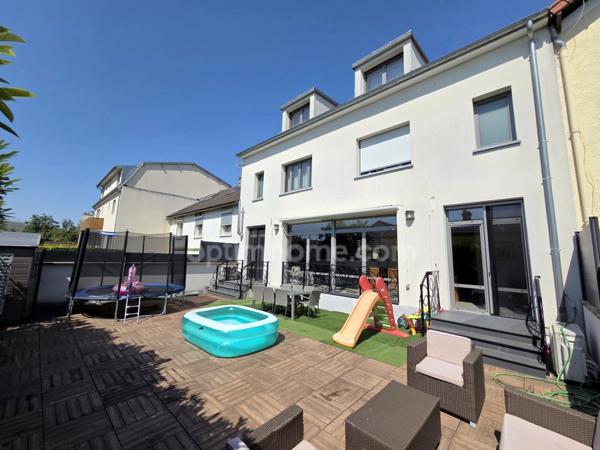 Bonneuil sur Marne - Maison de 7 pièces / 5 Chambres - 276m2 - Terrain 303m2 - 935 000 € FAI