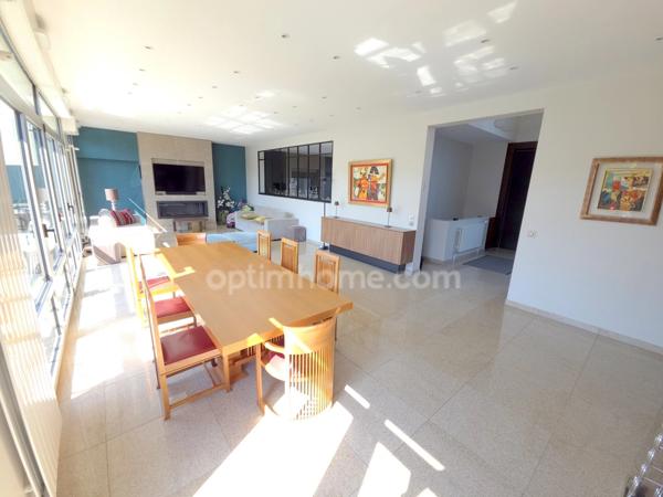 Bonneuil sur Marne - Maison de 7 pièces / 5 Chambres - 276m2 - Terrain 303m2 - 935 000 € FAI