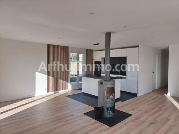 Location                                                      Maison
                        
                     6 pièces                      118 m2                     à Thorrenc