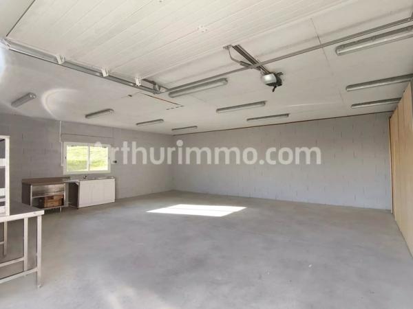 Location                                                      Maison
                        
                     6 pièces                      118 m2                     à Thorrenc