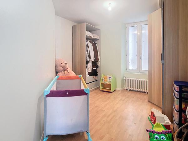 Vente maison familiale de 147m2 avec 4 chambres avec jardin en centre-bourg d Andigne