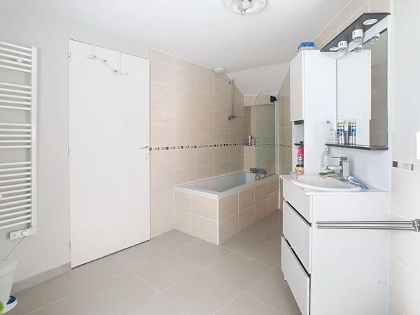 Vente maison familiale de 147m2 avec 4 chambres avec jardin en centre-bourg d Andigne