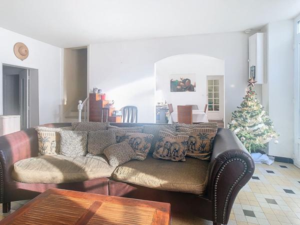 Vente maison familiale de 147m2 avec 4 chambres avec jardin en centre-bourg d Andigne