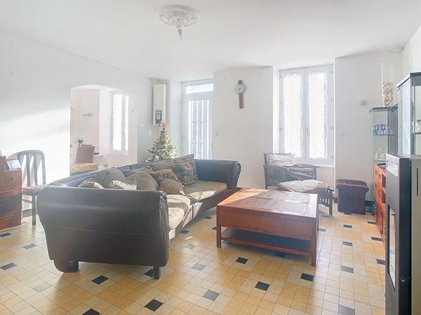 Vente maison familiale de 147m2 avec 4 chambres avec jardin en centre-bourg d Andigne