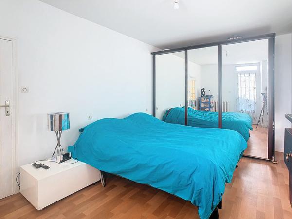 Vente maison familiale de 147m2 avec 4 chambres avec jardin en centre-bourg d Andigne