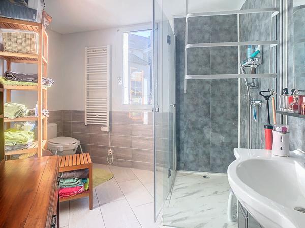 Vente maison familiale de 147m2 avec 4 chambres avec jardin en centre-bourg d Andigne