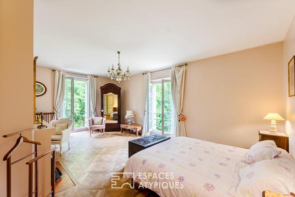 Ancien relais de chasse du XVIIIe siècle, et son parc verdoyant proche Chantilly