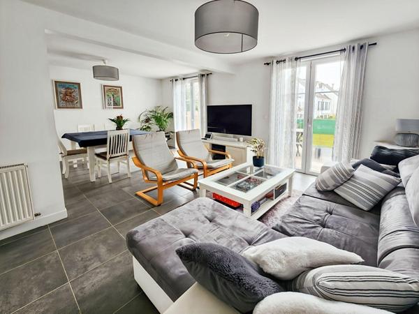 Maison familiale 5 pièces 125 m² Quartier recherché de Grand Village à VERT-SAINT-DENIS