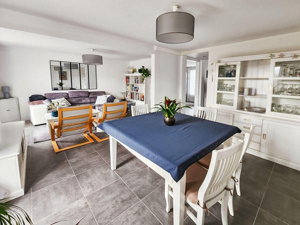 Maison familiale 5 pièces 125 m² Quartier recherché de Grand Village à VERT-SAINT-DENIS