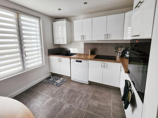 Maison familiale 5 pièces 125 m² Quartier recherché de Grand Village à VERT-SAINT-DENIS