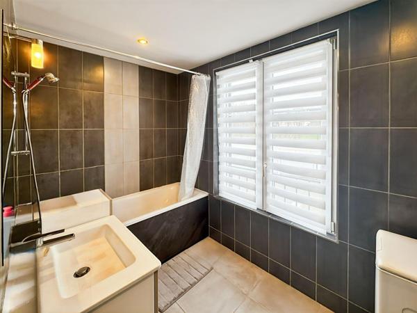 Maison familiale 5 pièces 125 m² Quartier recherché de Grand Village à VERT-SAINT-DENIS