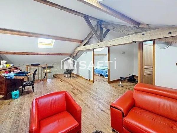 Charmante maison en pierre de 180 m² habitables.