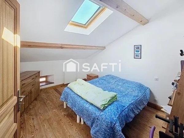 Charmante maison en pierre de 180 m² habitables.