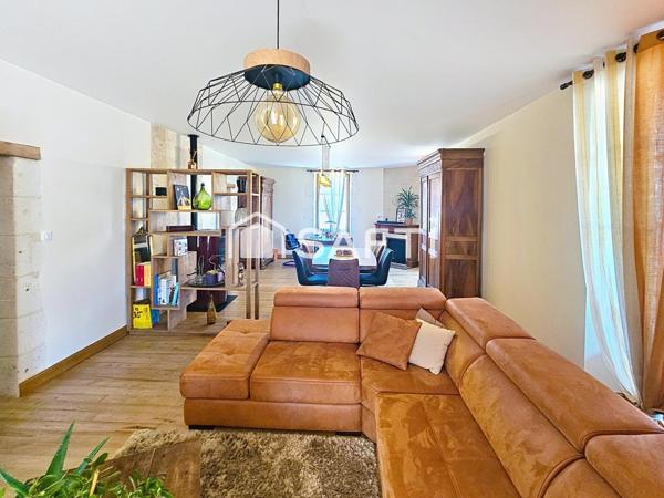 Charmante maison en pierre de 180 m² habitables.