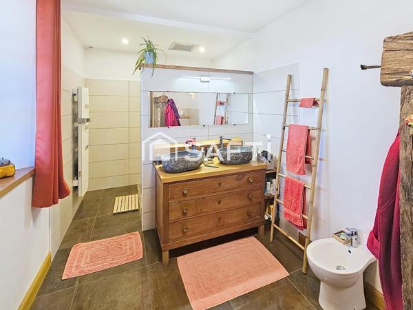 Charmante maison en pierre de 180 m² habitables.