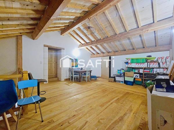 Charmante maison en pierre de 180 m² habitables.